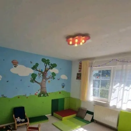 Geraumiges Ferienhaus Mit 6 Schlafzimmern Und Garten Tatil Evi